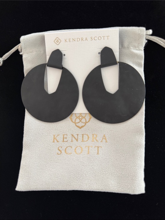 Kendra Scott Jewelry - NWOT Kendra Scott Diane Large Disc Earrings